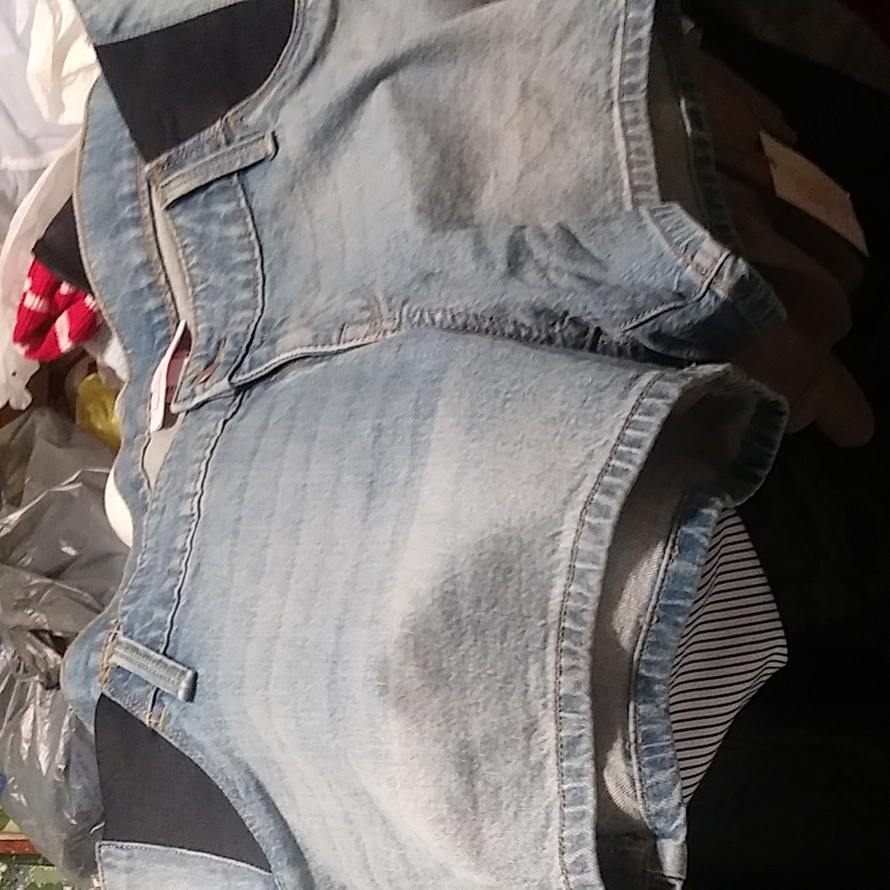 Isabel Maternity Shorts.  Size 12/31.  Midi Short.    K1